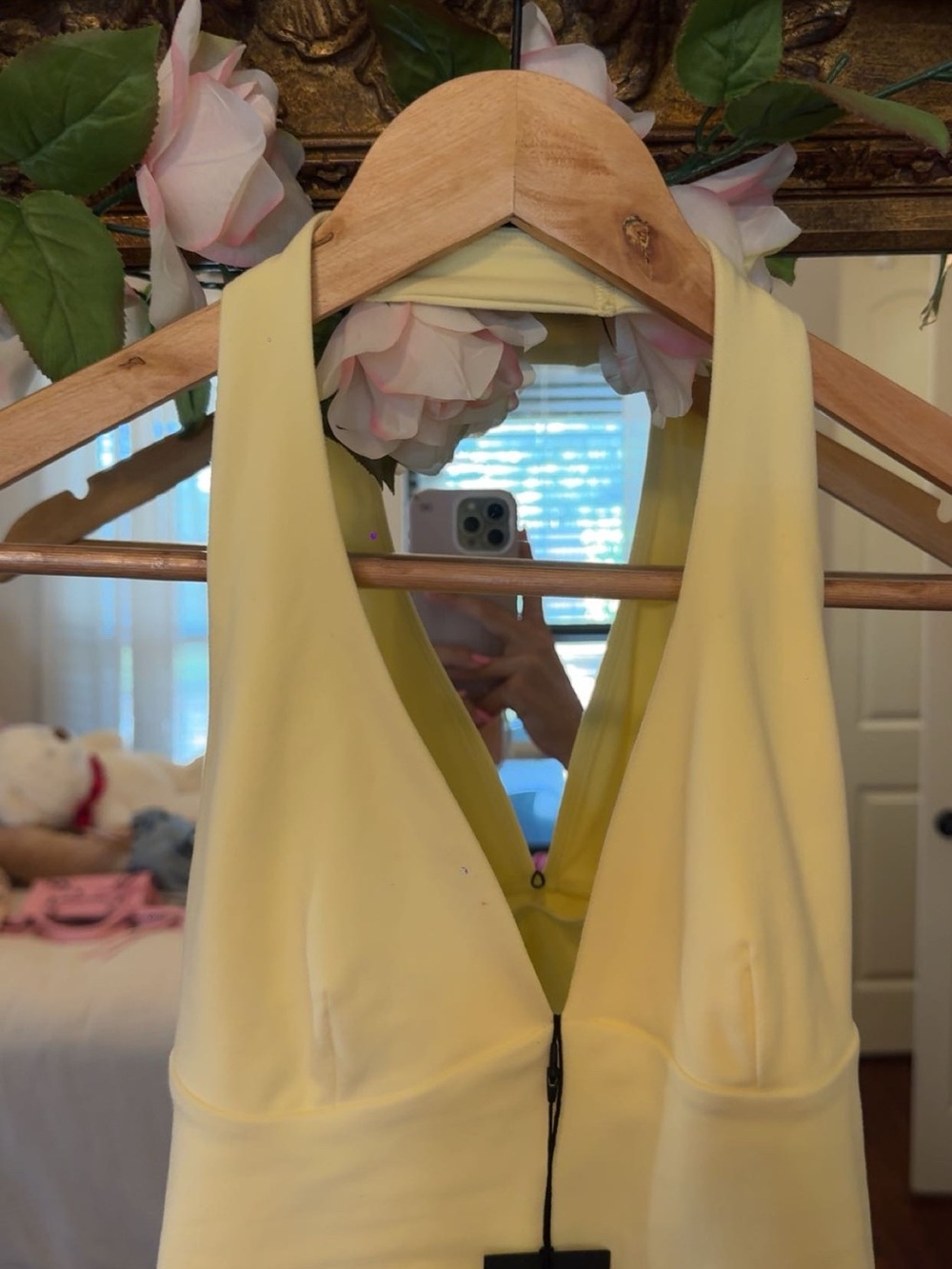 Aritzia butter Yellow halter top